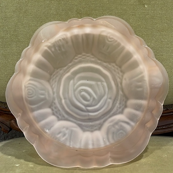 Vintage Pink Rose Satin Glass Ashtray - Picture 3 of 6